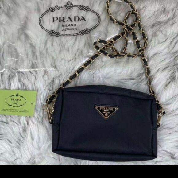 New black Small purse with Zipper and gold Chain belt should purs - Picture 7 of 15